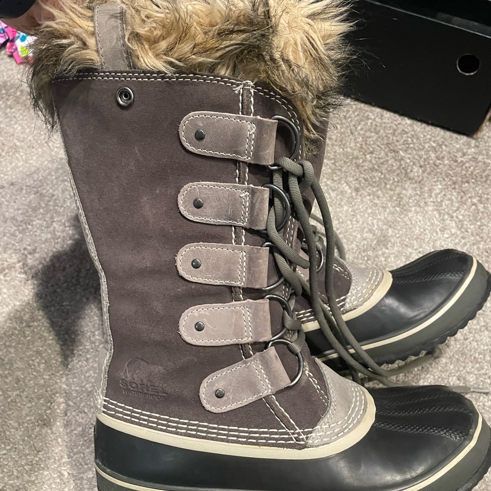 Sorel Joan of Arctic woman’s waterproof boot size 8